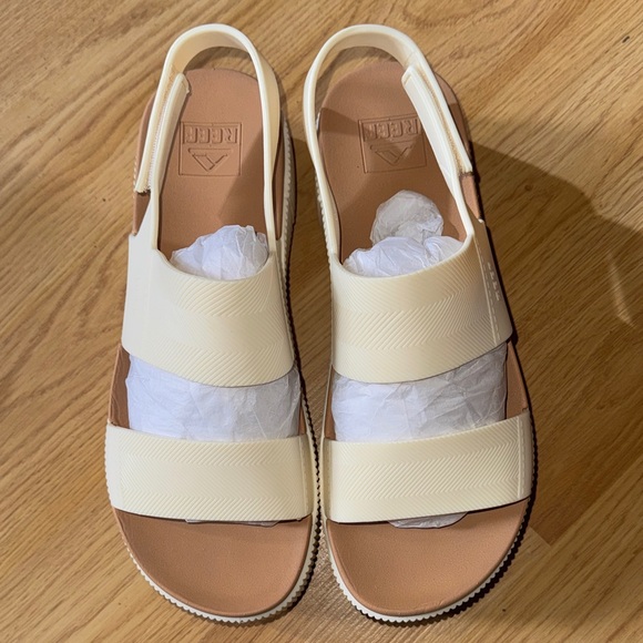 Reef size 9 water vista new Women's White and Tan Sandals - Picture 2 of 11